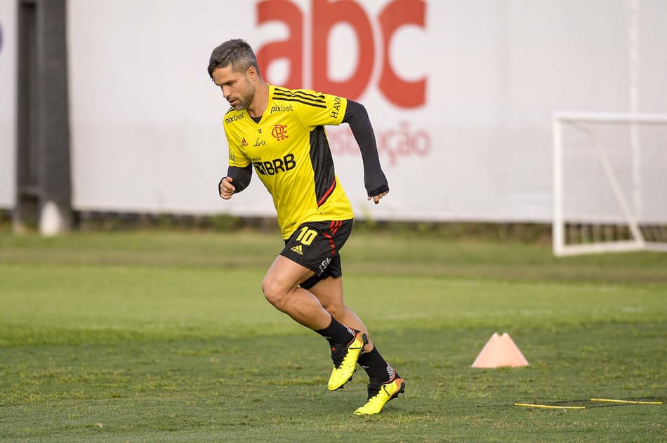Diego vai deixar o Flamengo: veja 60 jogadores do Brasil que já podem assinar pré-contrato