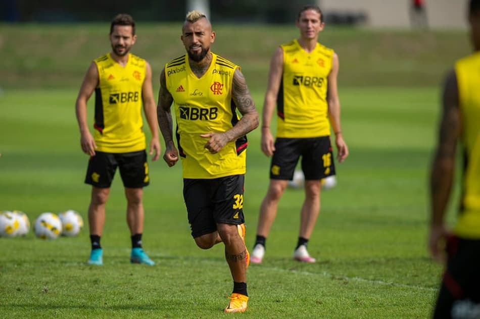 Cebolinha e Vidal em campo: veja imagens do treino do Flamengo nesta terça-feira