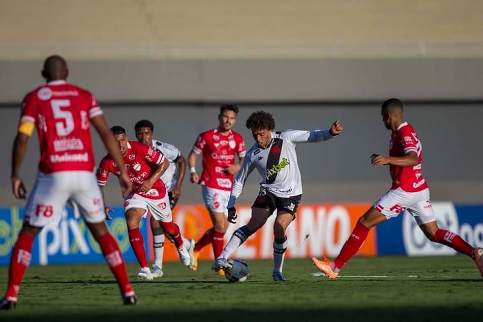 ATUAÇÕES: Maurício Souza recebe a pior nota do Vasco em derrota para o lanterna