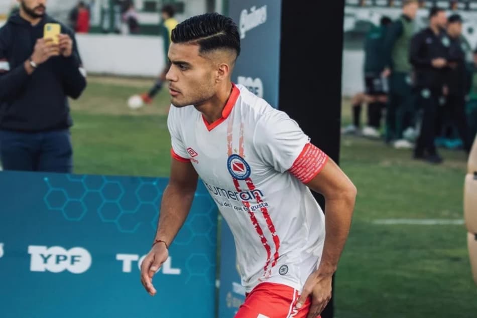 Fausto Vera será o próximo? Relembre todos os argentinos que já passaram pelo Corinthians