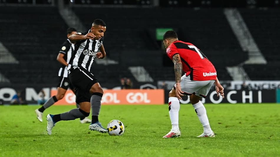 ATUAÇÕES: Botafogo não consegue ser eficiente, e Jeffinho é o melhor do time no empate com o Atlético-GO
