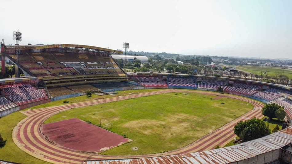 Lembra deste campo? LANCE! visita “estádio que virou fantasma” há 15 anos