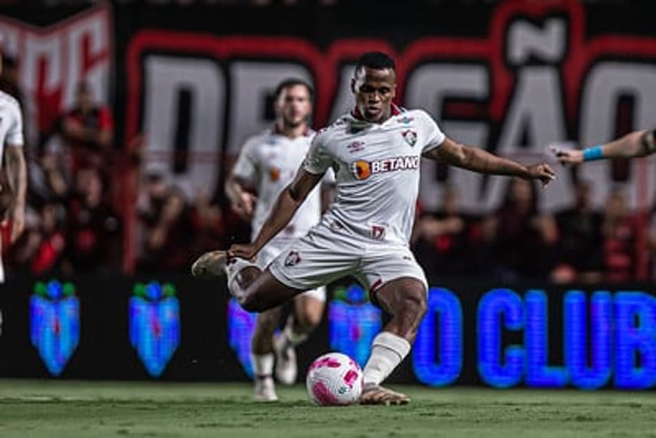 ATUAÇÕES: Arias e Fábio se salvam em derrota do Fluminense