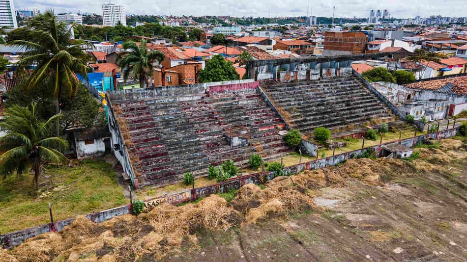 Tradicional estádio do futebol brasileiro vive situação de abandono; LANCE! mostra imagens