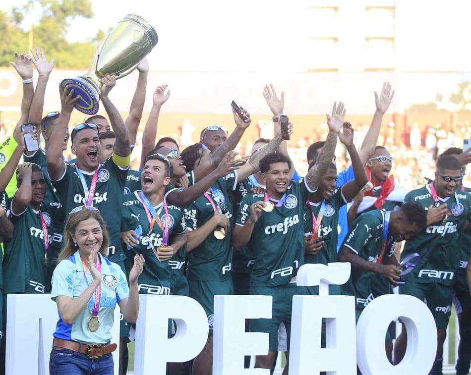 Herói improvável, vitória do Palmeiras e muita festa: a decisão da Copinha 2023 em imagens