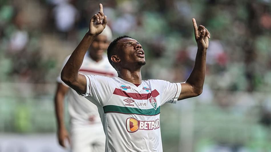 ATUAÇÕES: Lelê muda a partida com assistência e golaço na estreia do Fluminense pelo Brasileirão