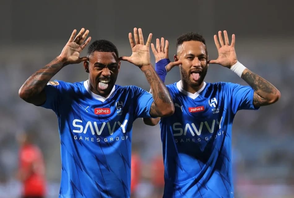 Malcom e Neymar comemoram gol