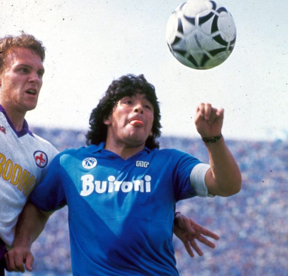 Maradona em Fiorentina x Napoli (1987)