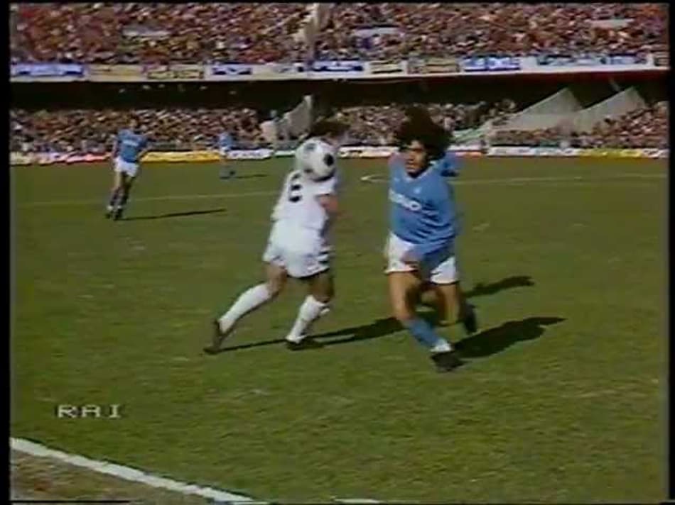 Maradona em Napoli x Lazio (1985)
