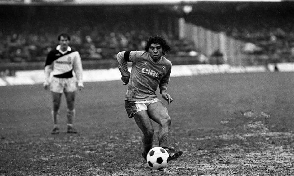 Maradona em Napoli x Udinense (1985)
