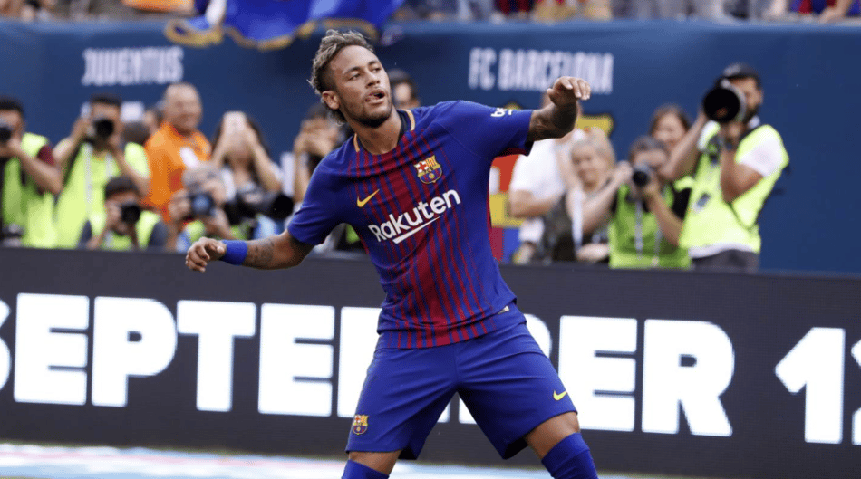 Neymar comemorando seu último gol pelo Barcelona, em 2017