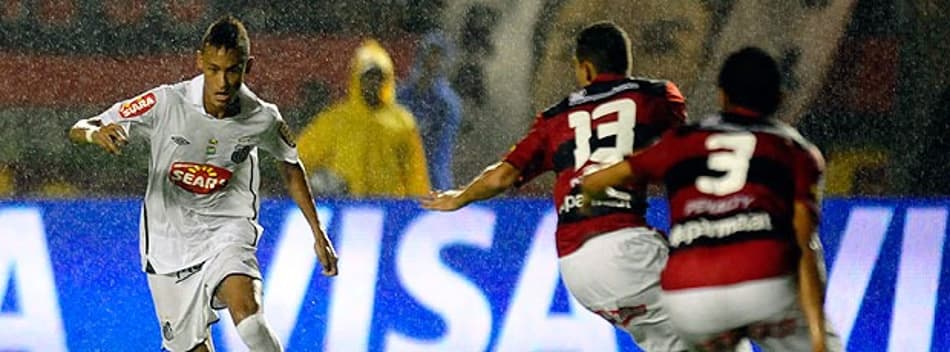 Neymar em partida contra o Vitória pela final da Copa do Brasil de 2010