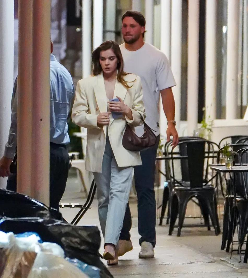 Josh Allen e Hailee Steinfeld