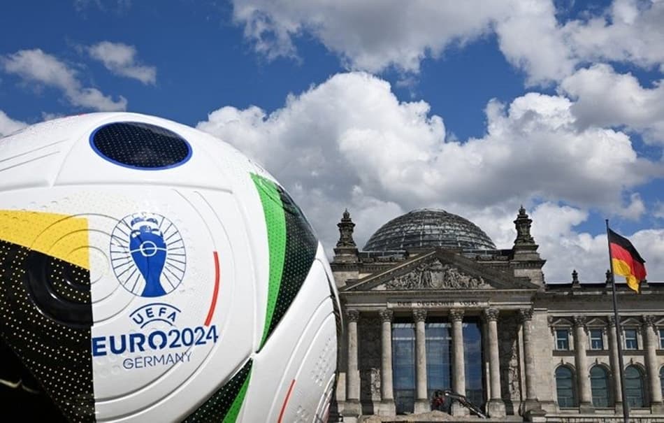 RALF HIRSCHBERGER / AFP