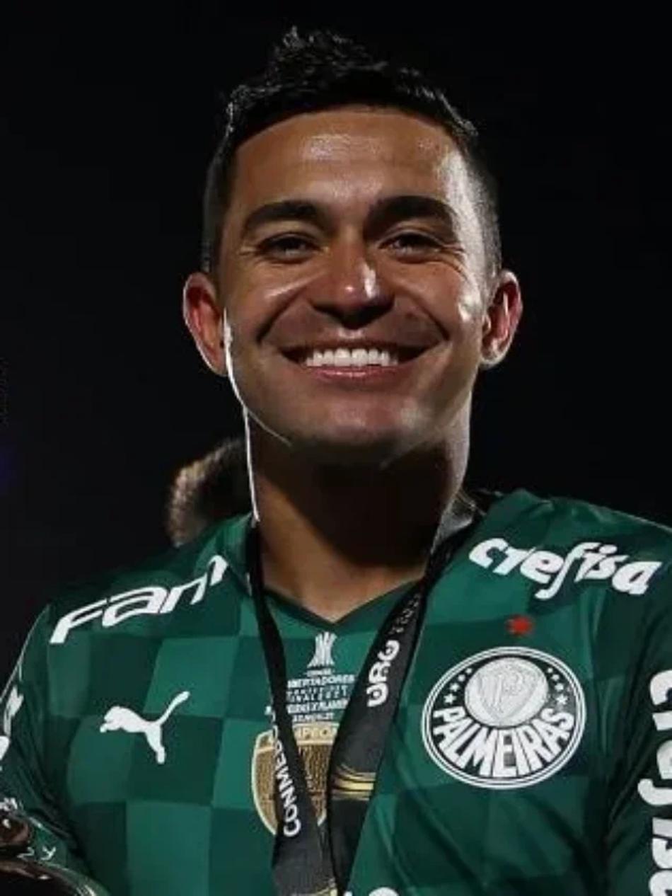 cropped-dudu-com-a-taca-do-palmeiras-de-campeao-da-libertadores-2021-1638196888579_v2_750x421.webp