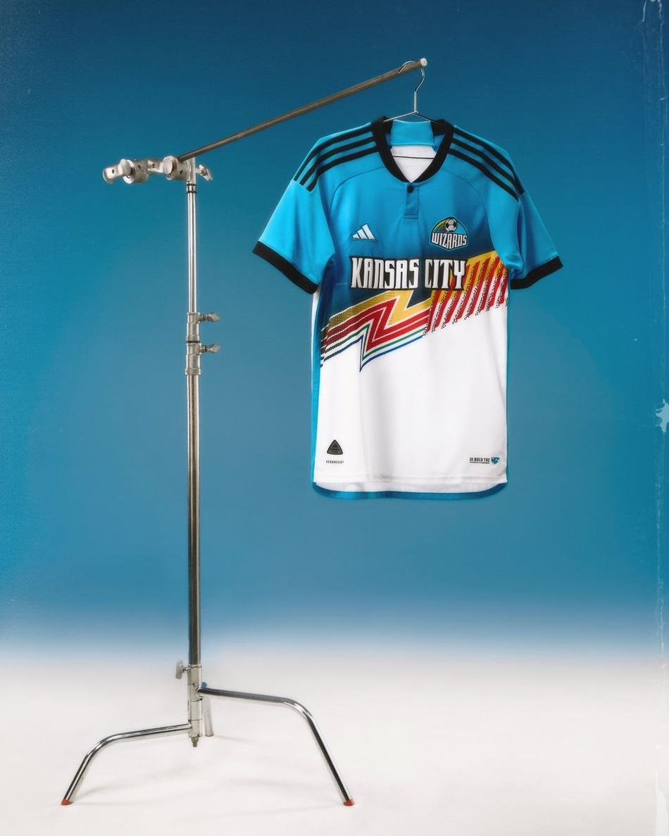 Camisa retrô Sporting Kansas City (Foto: Reprodução MLS)