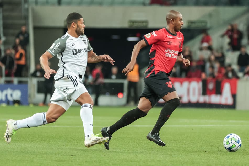 Hulk e Fernandinho - Athletico-PR x Atlético-MG - Brasileirão 2023