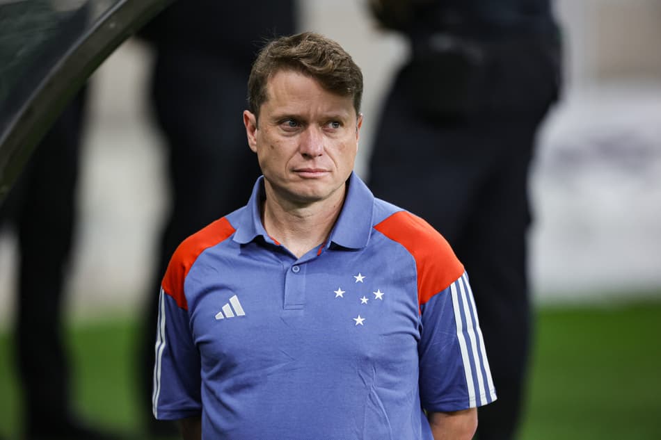 MG - BELO HORIZONTE - 24/07/2024 - BRASILEIRO A 2024, CRUZEIRO X JUVENTUDE - Fernando Seabra tecnico do Cruzeiro durante partida contra o Juventude no estadio Mineirao pelo campeonato Brasileiro A 2024. Foto: Gilson Lobo/AGIF