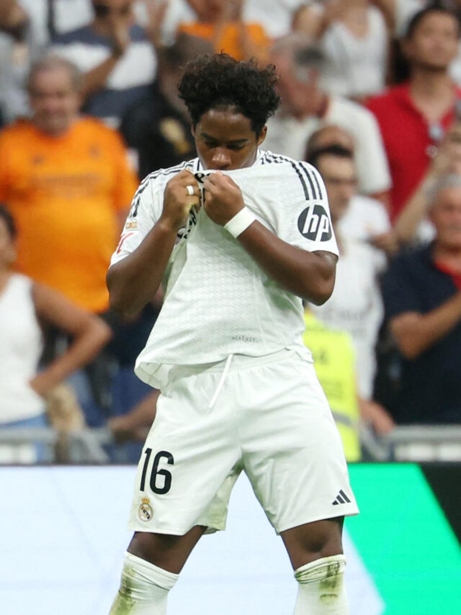 Com 18 anos e 35 dias, Endrick é o jogador mais novo a marcar pelo Real no século. (Foto: Pierre-Philippe MARCOU / AFP)