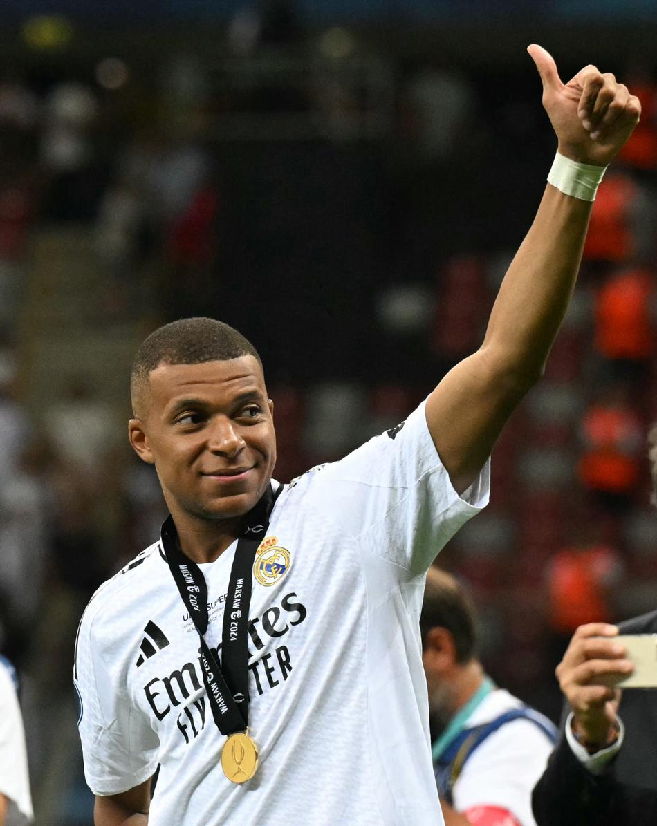 Trio RVM? Rodrygo, Vini Jr e Mbappé podem fazer novo trio de ataque emblemático. Relembre outros casos. Foto: Wojtek RADWANSKI / AFP