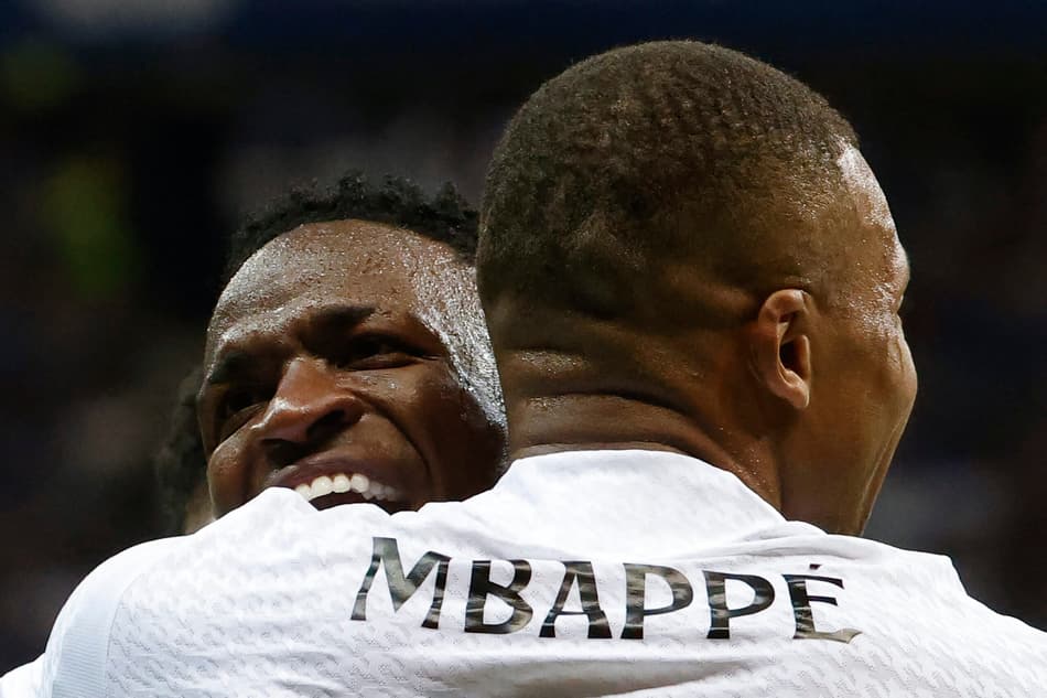 Trio RVM? Rodrygo, Vini Jr e Mbappé podem fazer novo trio de ataque emblemático. Relembre outros casos. Foto: Wojtek RADWANSKI / AFP