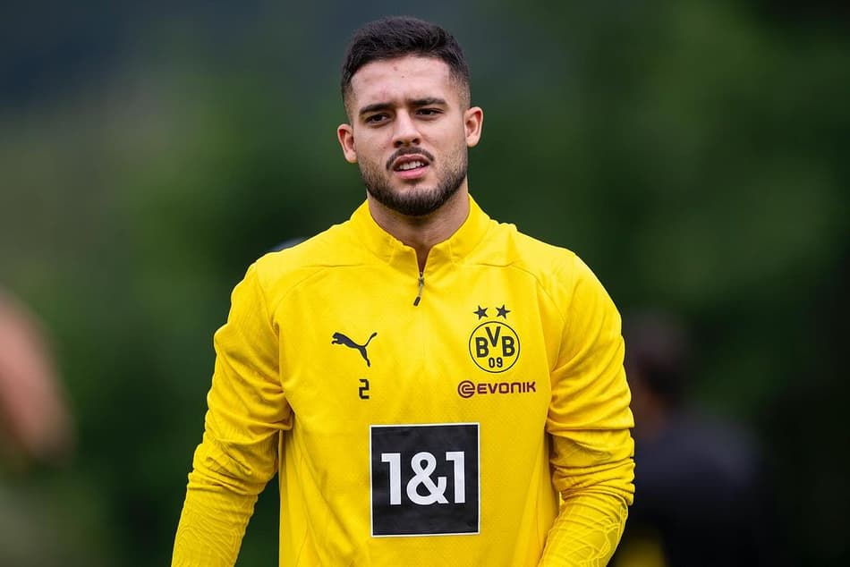 O lateral-direito que também fez ótima temporada no Girona, foi emprestado pelo grupo City ao Borussia Dortmund. Foto: Reprodução