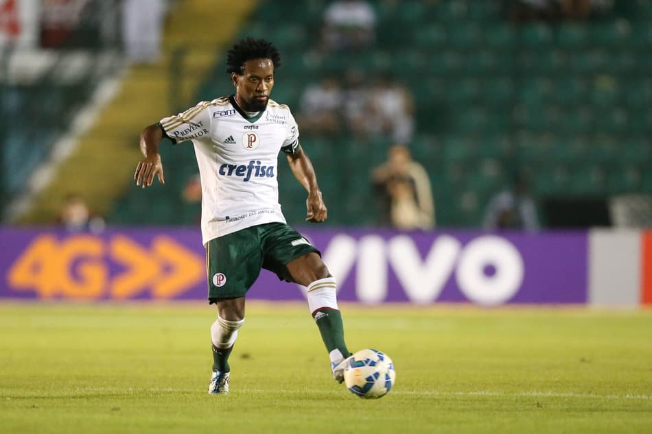 Zé Roberto é o terceiro da lista, ao marcar um gol pelo Palmeiras aos 42 anos e dois meses. Foto: Cristiano Andujar/AGIF