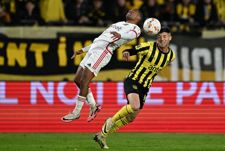 De La Cruz e Damian Garcia em Peñarol x Flamengo