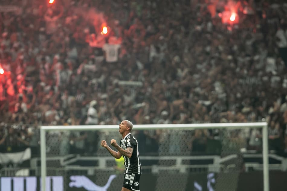 Deyverson jogador do Atletico-MG comemora seu gol durante partida contra o Fluminense no estadio Arena MRV pelo campeonato Copa Libertadores 2024. Foto: Fernando Moreno/AGIF