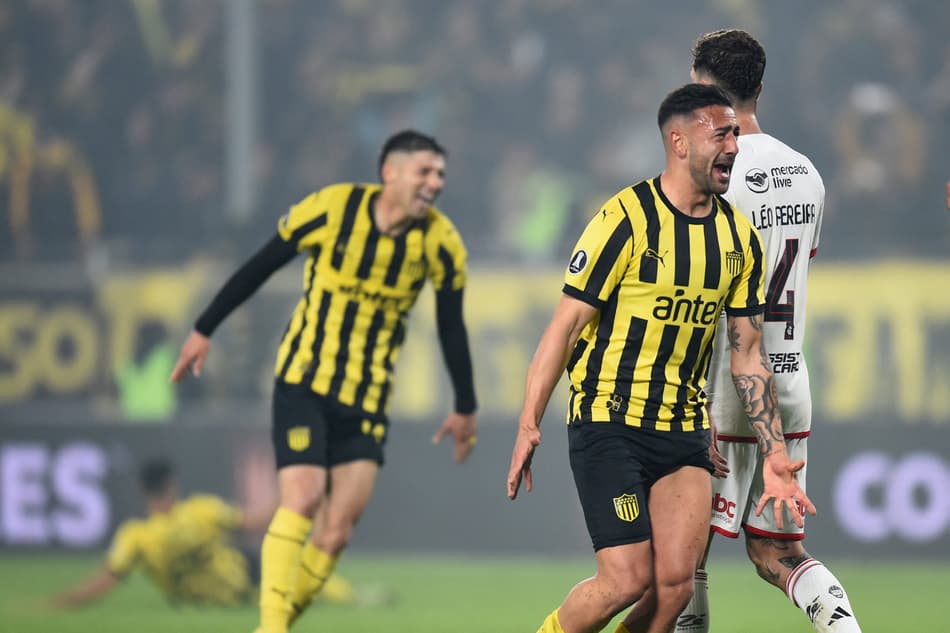 Facundo Batista comemora em Peñarol x Flamengo
