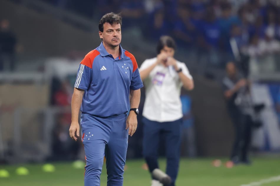 Fernando Diniz tecnico do Cruzeiro durante partida contra o Libertad no estadio Mineirao pelo campeonato Copa Sul-Americana 2024. Foto: Gilson Lobo/AGIF