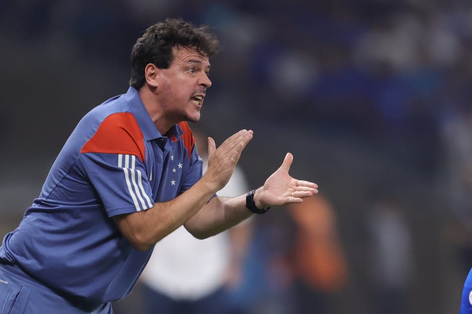 Fernando Diniz tecnico do Cruzeiro durante partida contra o Libertad no estadio Mineirao pelo campeonato Copa Sul-Americana 2024. Foto: Gilson Lobo/AGIF