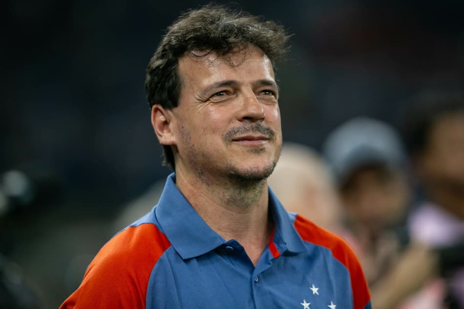 Fernando Diniz tecnico do Cruzeiro durante partida contra o Libertad no estadio Mineirao pelo campeonato Copa Sul-Americana 2024. Foto: Fernando Moreno/AGIF
