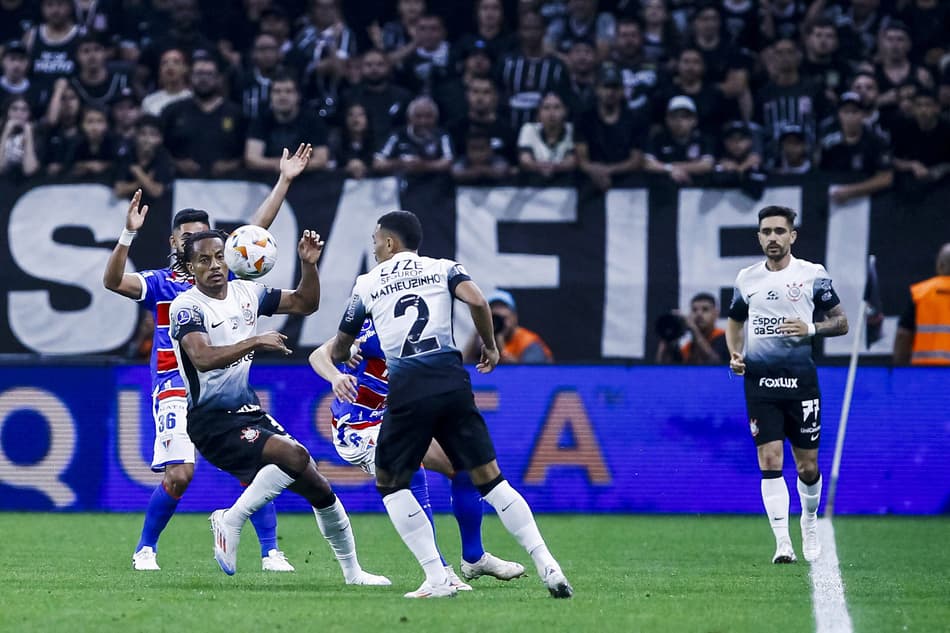 José Martínez em Corinthians x Fortaleza, na neo Química Arena (Foto: Marco Miatelo/AGIF)