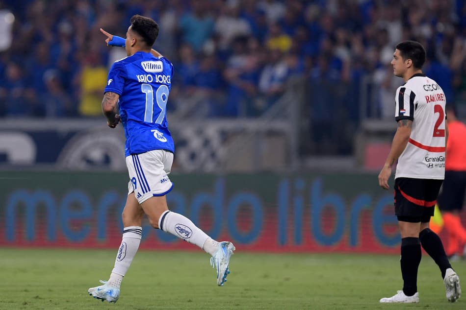 Kaio comemora o gol em Cruzeiro x Libertad. (foto: DOUGLAS MAGNO / AFP)