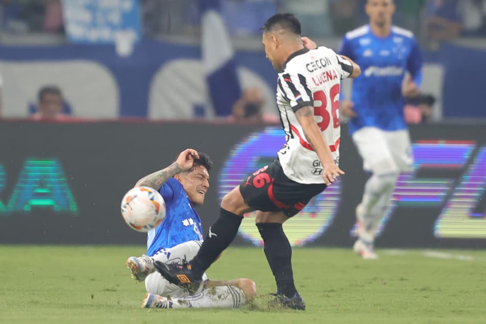Lucas Romero em Cruzeiro x Libertad no Mineirao