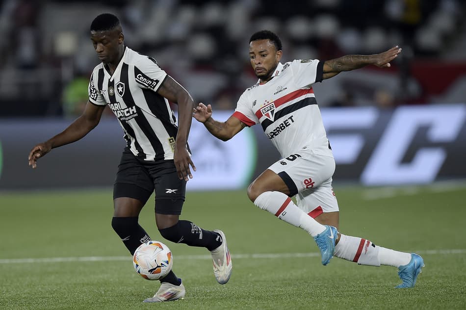 Luiz Henrique e Luiz Gustavo em Botafogo x São Paulo
