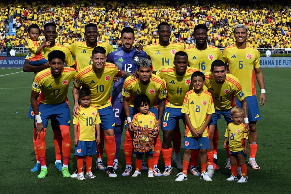 Colombia's players pose for a team photo before the 2026 FIFA World Cup South American qualifiers football match between Colombia and Argentina, at the Metropolitano Roberto Meléndez stadium in Barranquilla, Colombia, on September 10, 2024. (Photo by JOAQUIN SARMIENTO / AFP)