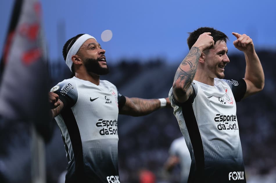 Memphis Depay sobe no ranking: veja os estrangeiros com mais gols na história do Corinthians