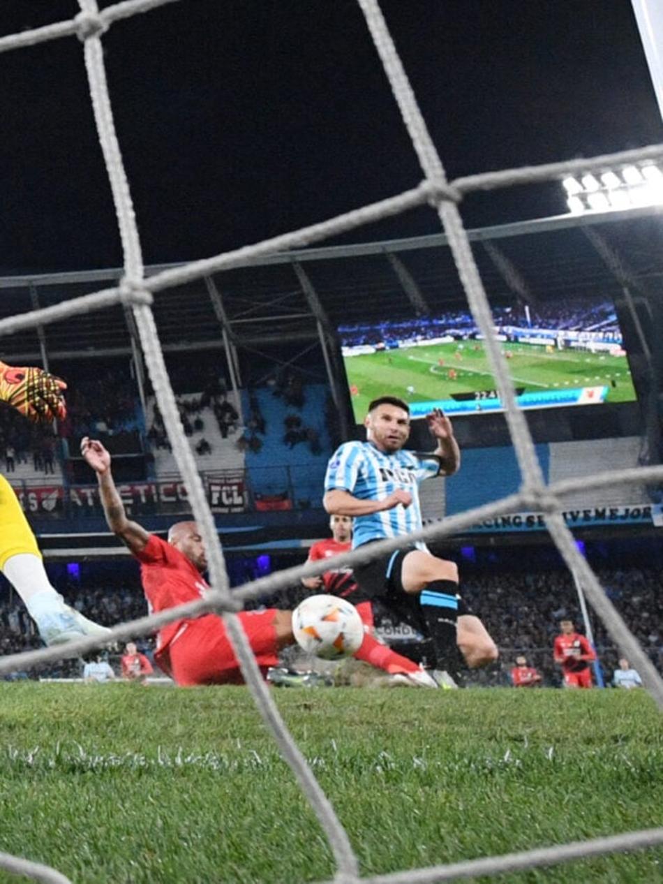 Adrian Martinez faz gol em Racing x Athletico-PR