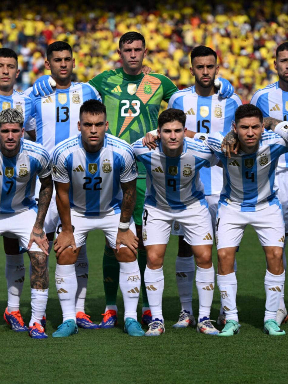 Argentina's players pose for a team photo before the 2026 FIFA World Cup South American qualifiers football match between Colombia and Argentina, at the Metropolitano Roberto Meléndez stadium in Barranquilla, Colombia, on September 10, 2024. (Photo by Raul ARBOLEDA / AFP)