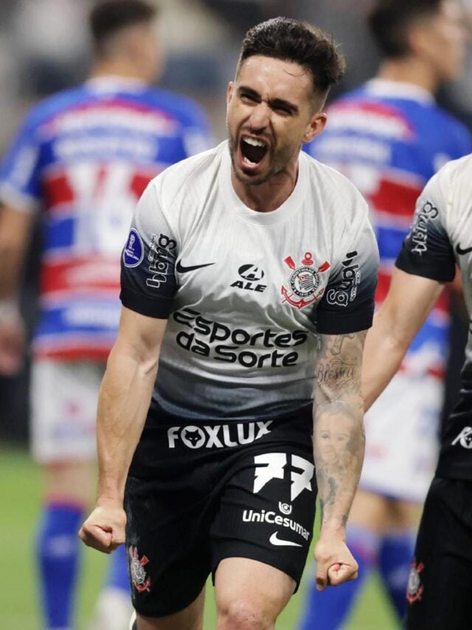 cropped-coronado-e-romero-celebram-gol-do-corinthians-sobre-o-fortaleza-em-jogo-da-sul-americana-1727229580719_v2_1920x1279.jpg
