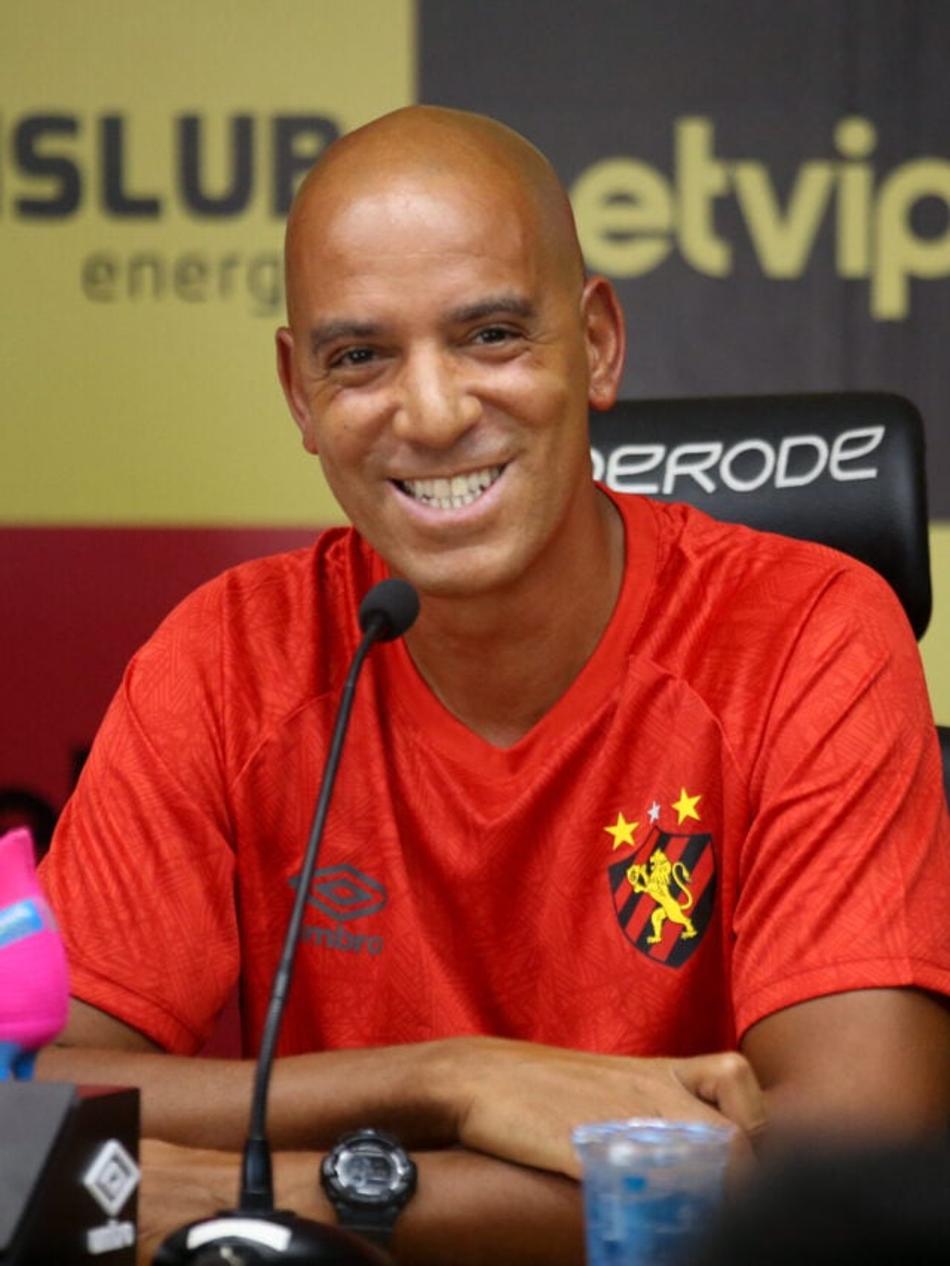 Depois de treinar o Cruzeiro, Pepa está de volta ao Brasil para comandar o Sport. Foto: Marlon Costa/AGIF