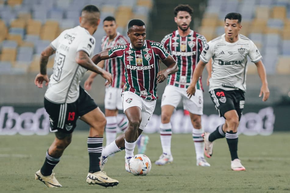 Rio de Janeiro, Brasil - 18/09/2024 - Estádio Maracanã - Fluminense enfrenta o Atlético Mineiro esta noite no Maracanã pela partida de ida das quartas de finais da Copa Libertadores 2024. FOTO: LUCAS MERÇON / FLUMINENSE F.C. . IMPORTANTE: Imagem destinada a uso institucional e divulgação, seu uso comercial está vetado incondicionalmente por seu autor e o Fluminense Football Club.É obrigatório mencionar o nome do autor ou usar a imagem. . IMPORTANT: Image intended for institutional use and distribution. Commercial use is prohibited unconditionally by its author and Fluminense Football Club. It is mandatory to mention the name of the author or use the image. . IMPORTANTE: Imágen para uso solamente institucional y distribuición. El uso comercial es prohibido por su autor y por el Fluminense FootballClub. És mandatório mencionar el nombre del autor ao usar el imágen.
