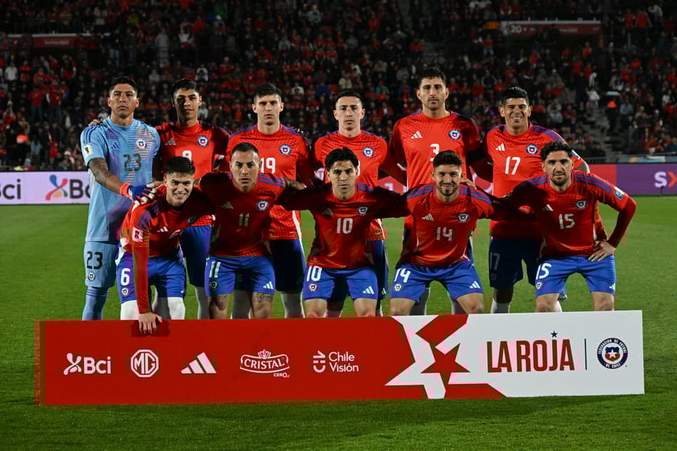 Jogadores chilenos antes de Chile x Brasil (foto: RODRIGO ARANGUA / AFP)