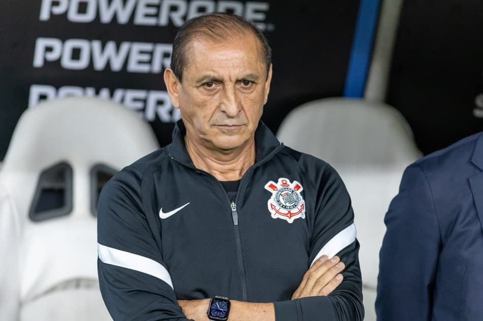 CE - FORTALEZA - 17/09/2024 - COPA SUL-AMERICANA 2024, FORTALEZA X CORINTHIANS - Ramon Diaz tecnico do Corinthians durante partida contra o Fortaleza no estadio Arena Castelao pelo campeonato Copa Sul-Americana 2024. Foto: Baggio Rodrigues/AGIF