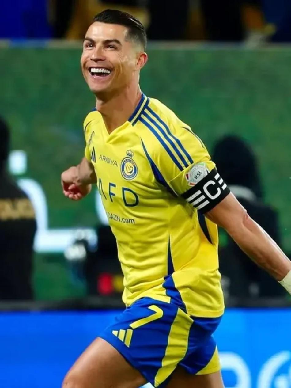 cropped-Cristiano-Ronaldo-Al-Nassr-aspect-ratio-512-320.webp