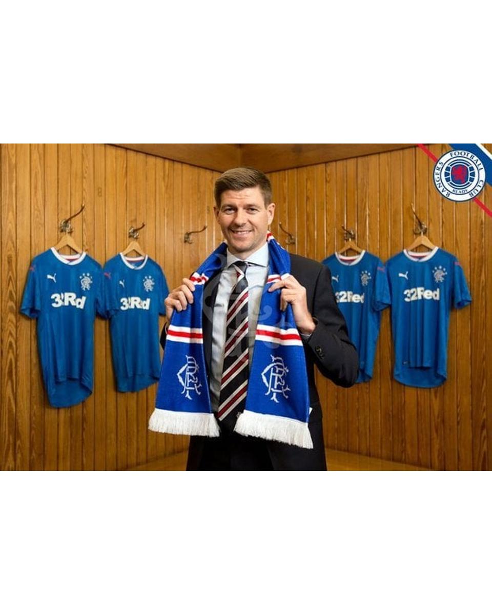 Ídolo do Liverpool, Steven Gerrard é anunciado como técnico do Rangers