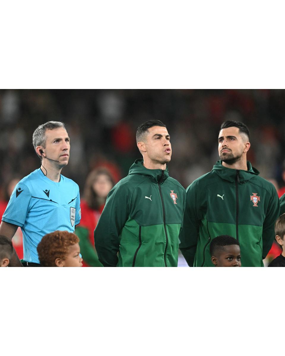 Cristiano Ronaldo bate recorde por Portugal e é homenageado pelo