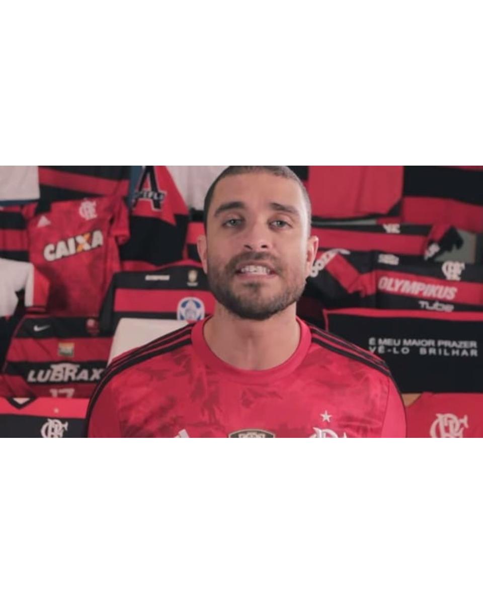 Diogo Nogueira quase virou jogador de três clubes brasileiros antes de se  lesionar e virar cantor; confira - Lance!